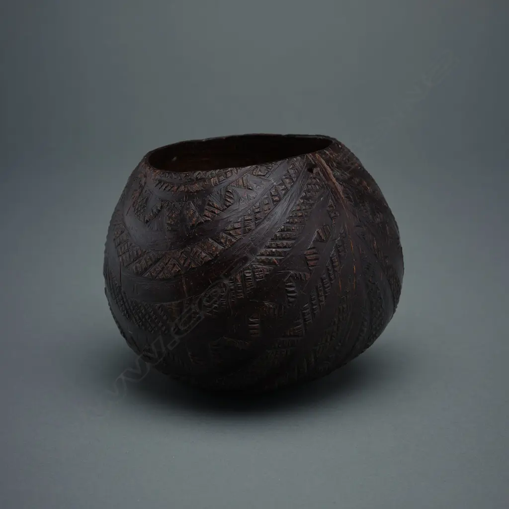 A late 19thC carved coconut shell - Cook Islands, Image 1++